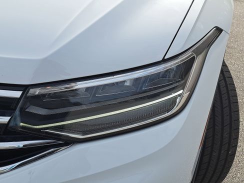 Used 2024 Volkswagen Tiguan SE image 30