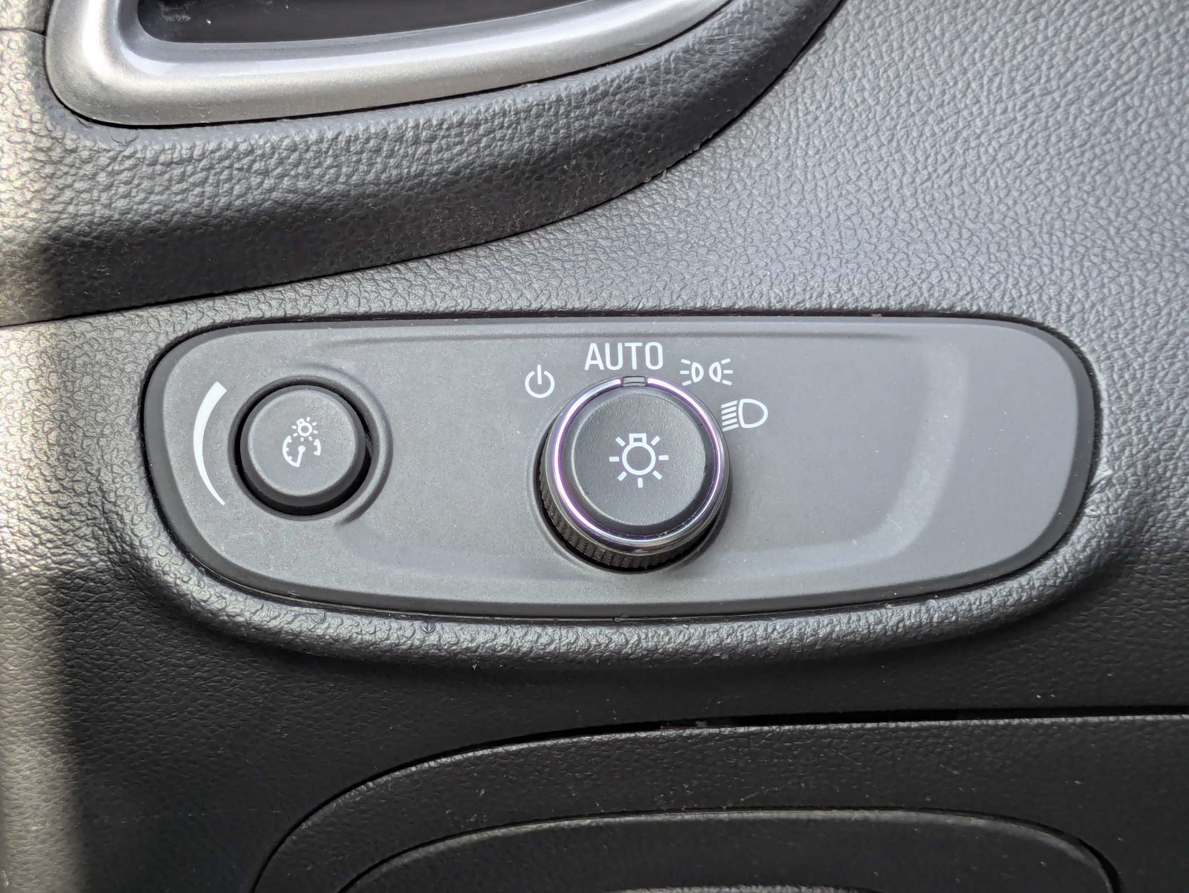 Used 2018 Chevrolet Trax LS FWD image 26