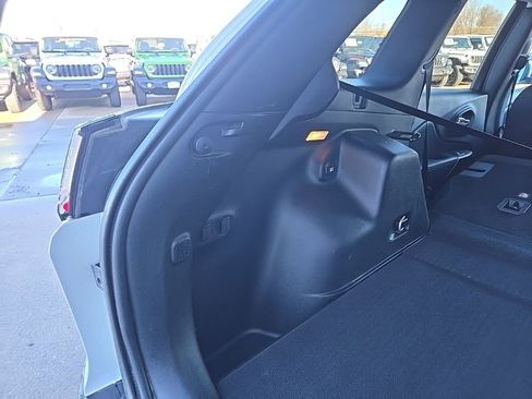 Used 2021 Jeep Cherokee Latitude image 90