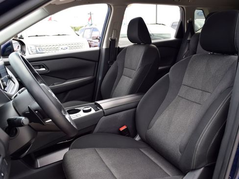 Used 2024 Nissan Rogue SV AWD/4WD image 16