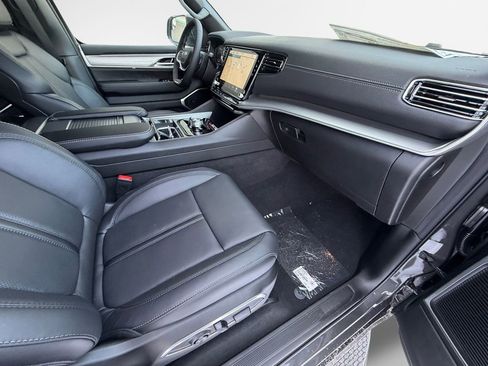 New 2026 Jeep Grand Wagoneer Limited w/ 8-Passenger Seating Package image 31