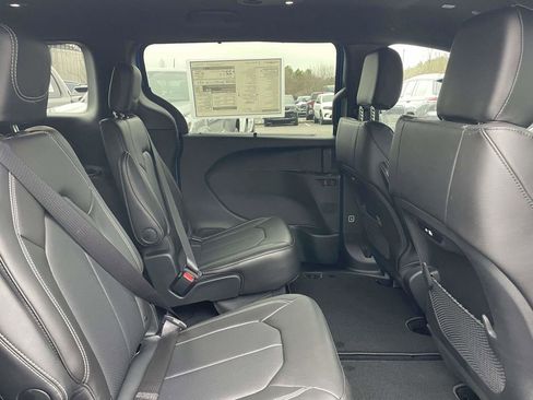 New 2026 Chrysler Pacifica Select FWD image 19