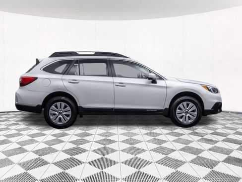 Used 2017 Subaru Outback 2.5i Premium image 13