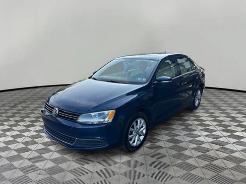 Used 2013 Volkswagen Jetta SE FWD image 2