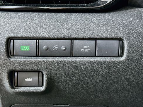 Used 2024 Nissan Sentra SV FWD image 17