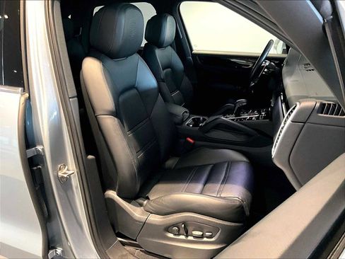 Used 2023 Porsche Cayenne image 22