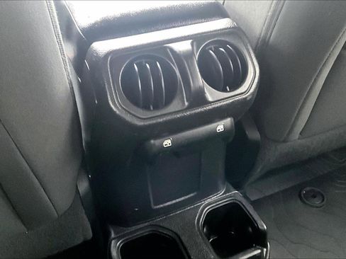 Used 2019 Jeep Wrangler Unlimited Sport S image 31