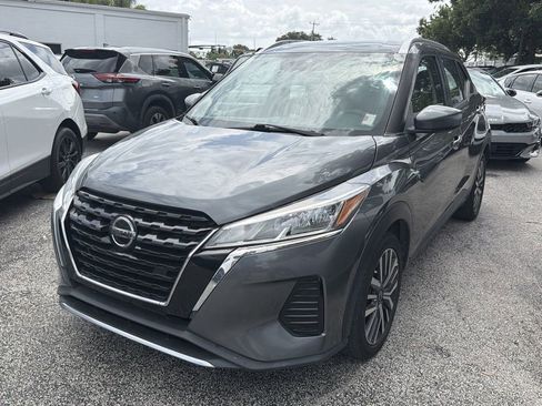 Used 2021 Nissan Kicks SV FWD image 3