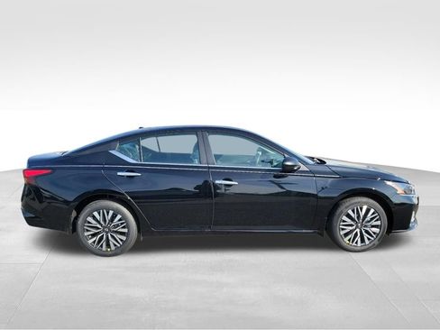 New 2026 Nissan Altima 2.5 SV AWD/4WD image 8