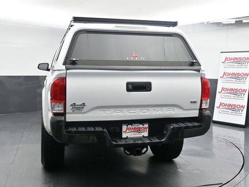 Used 2017 Toyota Tacoma SR5 w/ Tow Package image 7