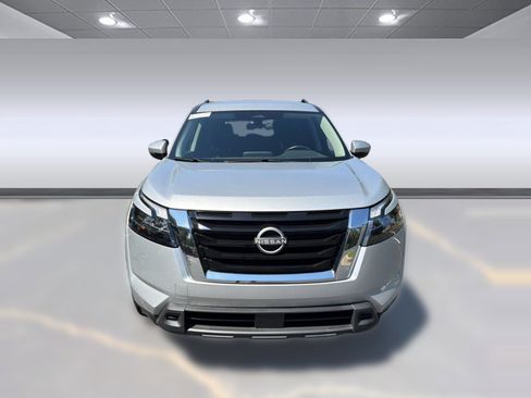 Used 2025 Nissan Pathfinder SV AWD/4WD image 6