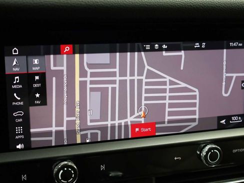 Certified 2024 Porsche Macan image 33