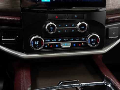 Used 2023 Ford Expedition Max Limited image 33