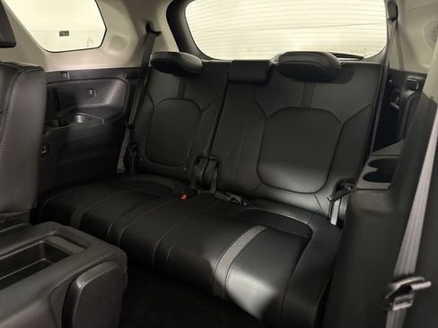 Used 2025 Honda Pilot Touring image 24