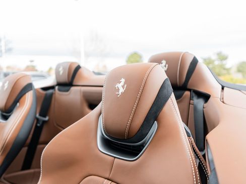 Used 2024 Ferrari Roma Spider image 29