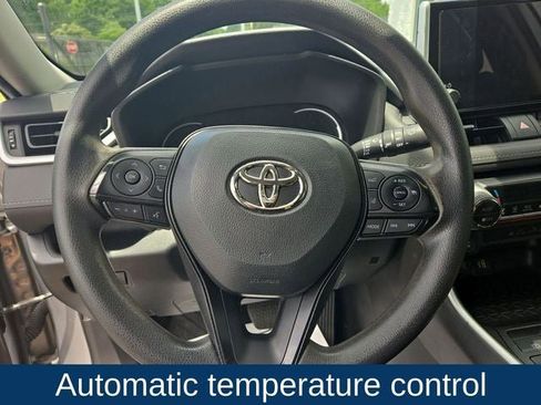 Used 2023 Toyota RAV4 XLE AWD/4WD image 12