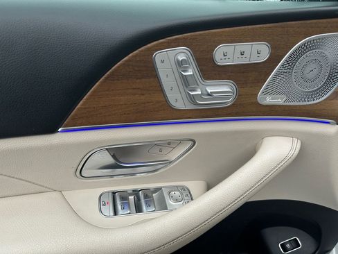 Used 2021 Mercedes-Benz GLS 450 4MATIC image 23