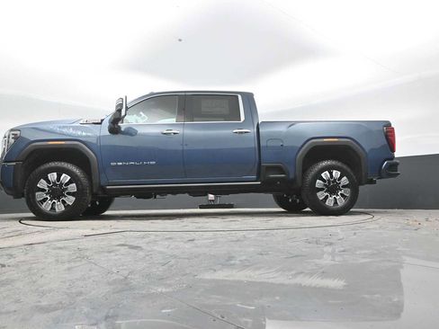 New 2026 GMC Sierra 2500 Denali w/ Denali Reserve Package image 39