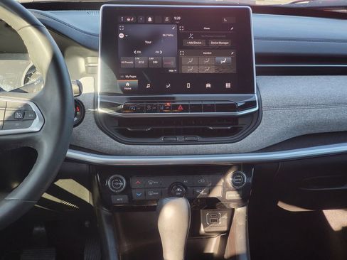 Used 2024 Jeep Compass Latitude image 29