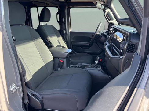 Used 2020 Jeep Wrangler Unlimited Sport image 23