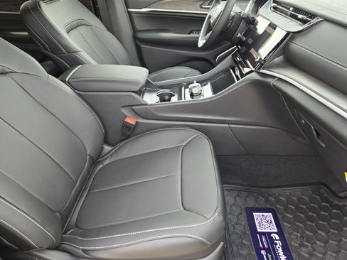 New 2026 Jeep Grand Cherokee L Limited AWD/4WD image 11