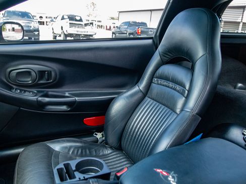 Used 1998 Chevrolet Corvette Coupe w/ Memory Pkg RWD image 14
