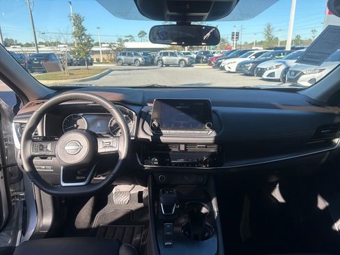 Used 2022 Nissan Rogue SV w/ SV Premium Package image 28