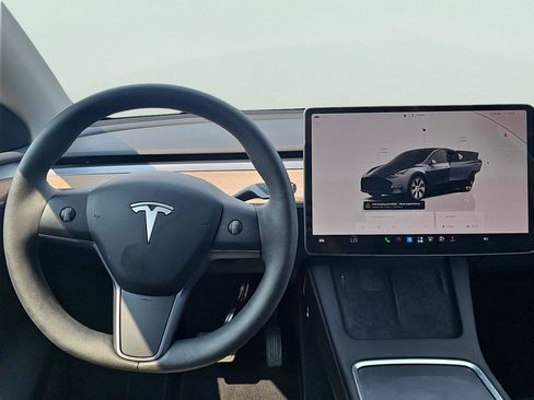 Used 2023 Tesla Model Y Long Range AWD/4WD image 15