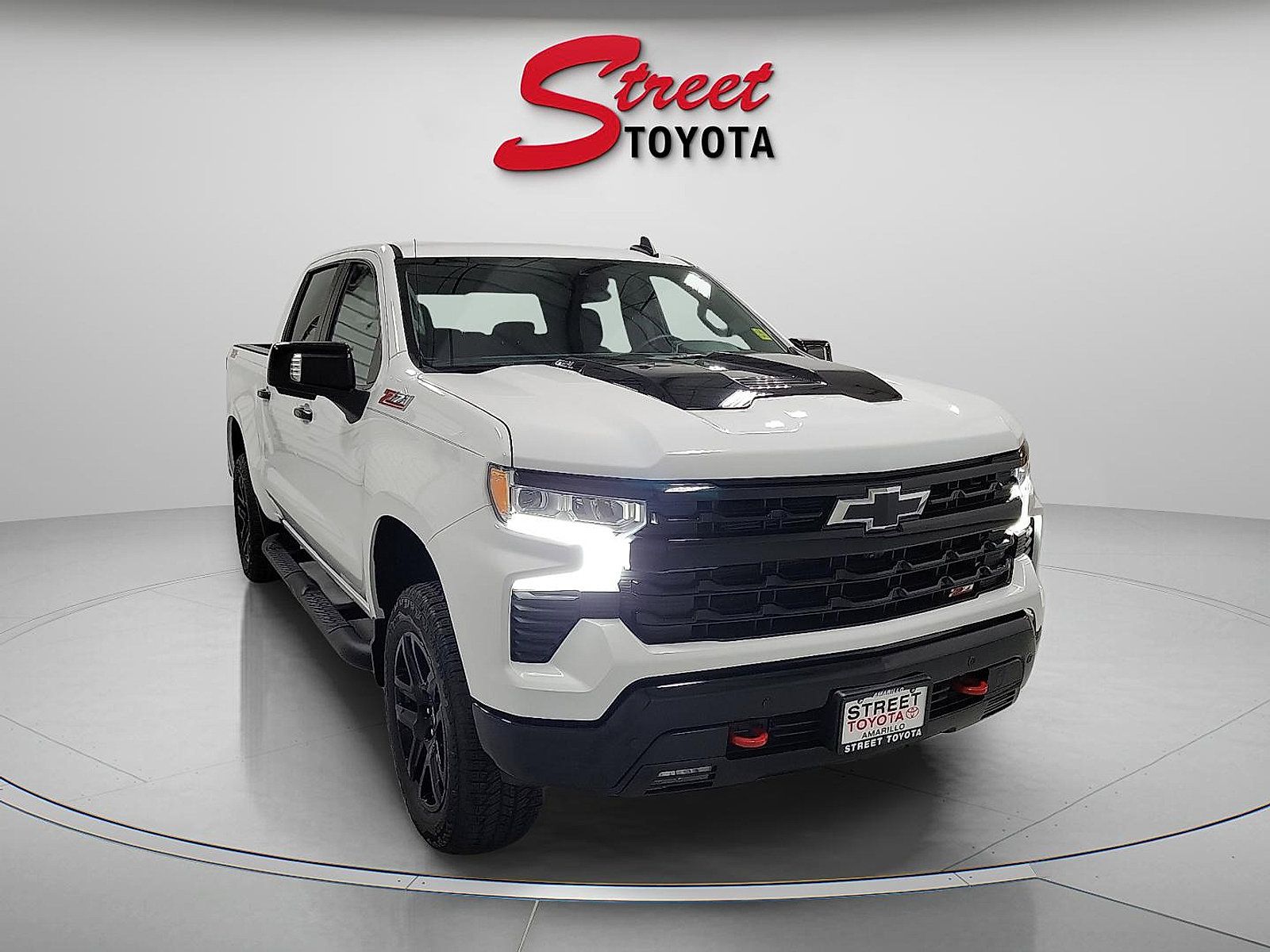 Used 2024 Chevrolet Silverado 1500 LT Trail Boss w/ LT Trail Boss Premium Package AWD/4WD image 5