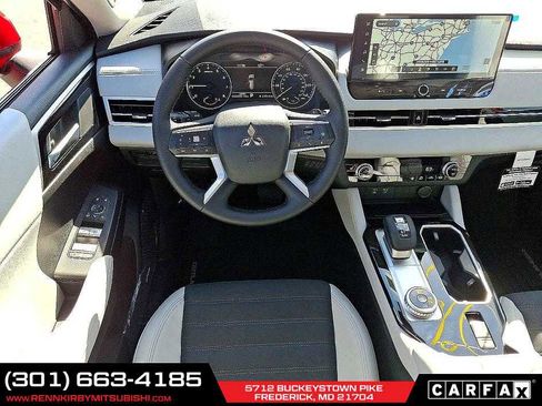 New 2025 Mitsubishi Outlander SE image 7
