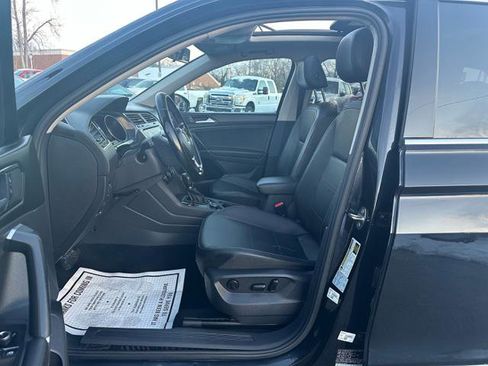 Used 2018 Volkswagen Tiguan SE w/ Panoramic Sunroof Package image 10