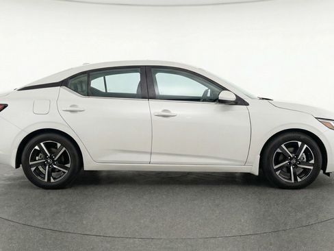 Used 2025 Nissan Sentra SV FWD image 11