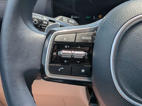 Certified 2025 Kia Carnival SX Prestige FWD image 17