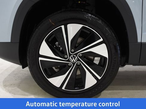 New 2026 Volkswagen Taos SE image 6