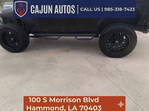 Used 2018 Jeep Wrangler Unlimited Sahara AWD/4WD image 12
