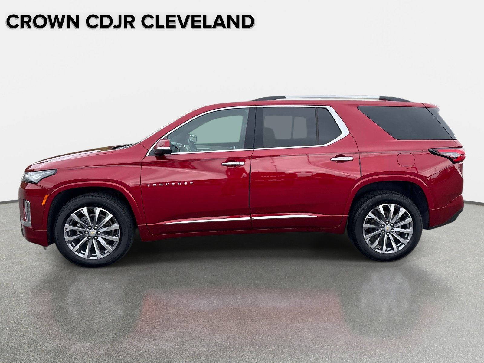 Used 2023 Chevrolet Traverse Premier FWD image 8