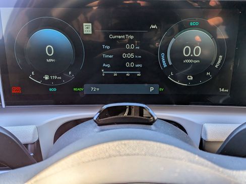 New 2025 Hyundai Tucson Limited image 9