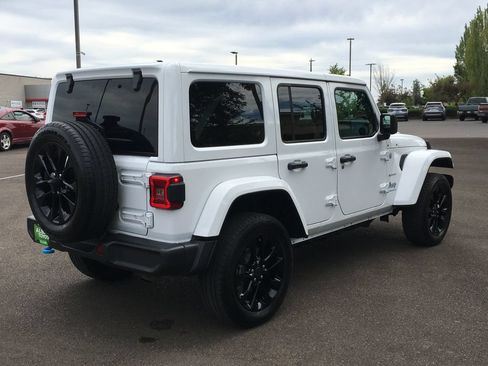 Used 2024 Jeep Wrangler Unlimited Sahara AWD/4WD image 8