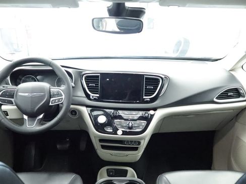 Certified 2023 Chrysler Pacifica Touring-L FWD image 20