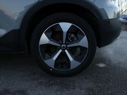 Used 2025 Volvo XC40 B5 Plus image 44