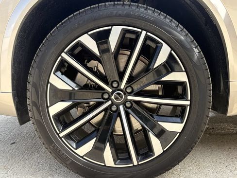 Used 2026 Volvo XC90 B5 Plus w/ Protection Package AWD/4WD image 9