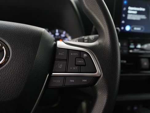 Used 2023 Toyota Highlander L AWD/4WD image 27