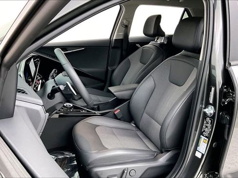 Used 2025 Kia Niro Wind w/ Wind Preserve Package image 30