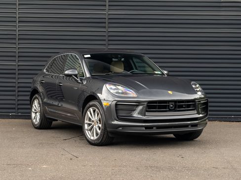 Certified 2023 Porsche Macan AWD/4WD image 10