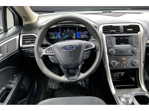 Used 2018 Ford Fusion SE image 6