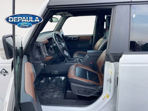 Used 2024 Ford Bronco Outer Banks image 11