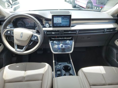 Used 2022 Lincoln Corsair AWD w/ Premium Package image 15