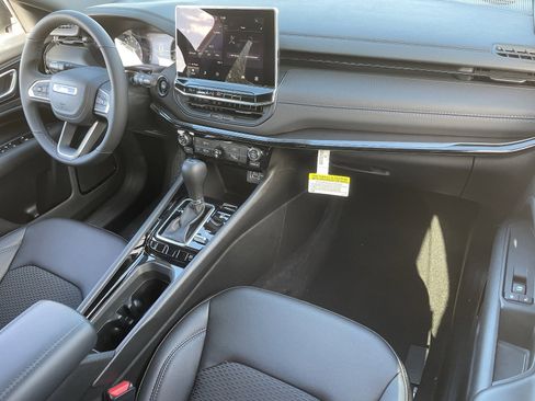 New 2026 Jeep Compass Latitude image 11