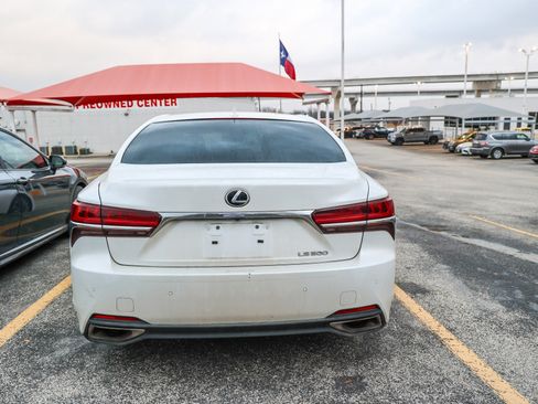 Used 2018 Lexus LS 500 w/ Interior Upgrade Package image 9