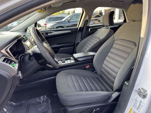 Used 2019 Ford Fusion SE FWD image 19